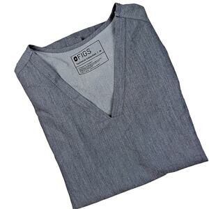 FIGS Technical Collection Casma Three Pocket Scrub Top Graphite Gray MEDIUM